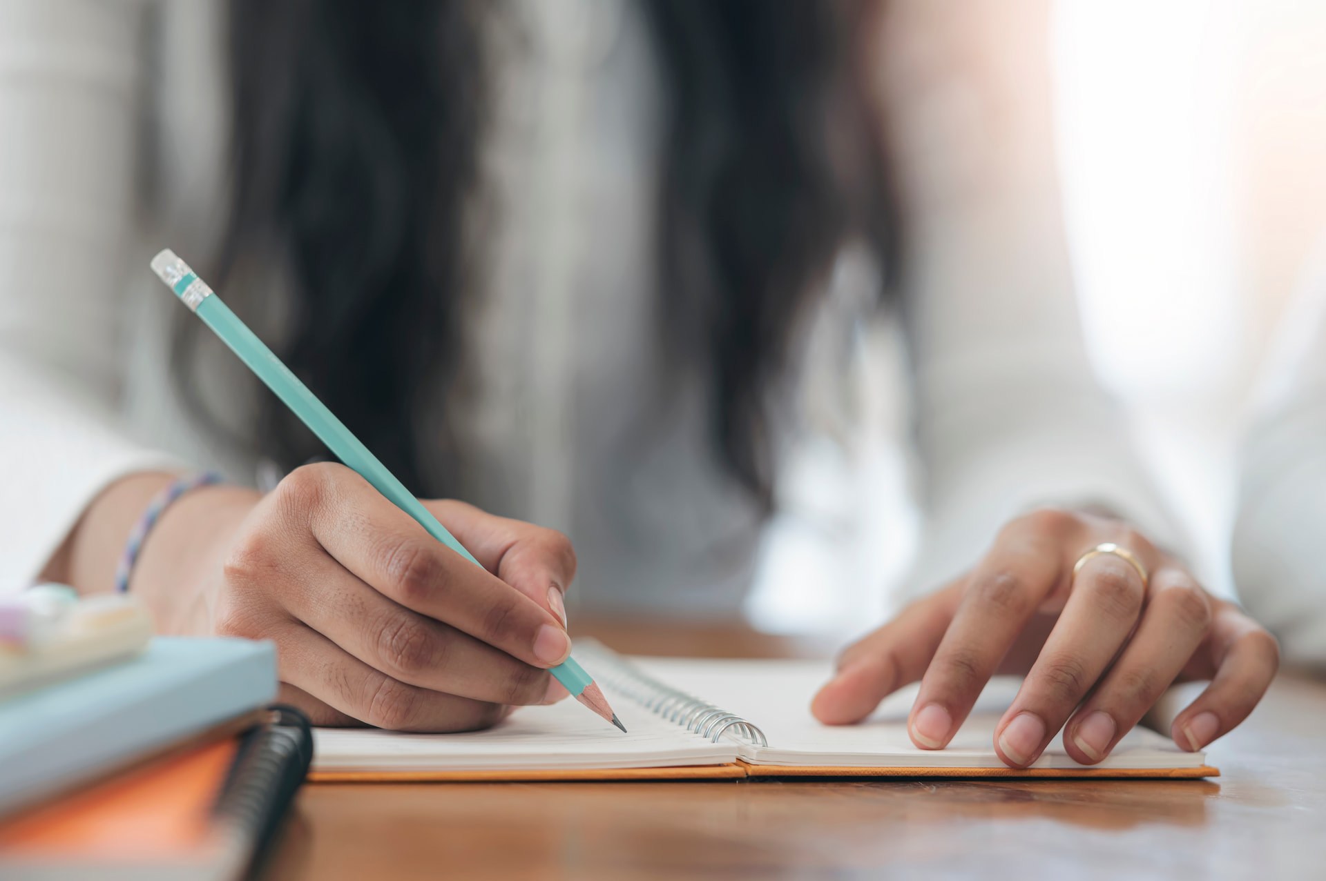 Academic Writing Task 2 - Agree & Disagree Essays: Arts vs Science