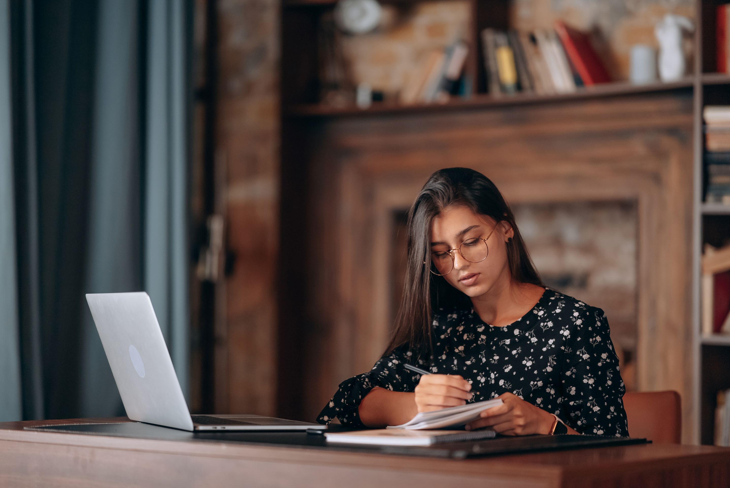 Academic Writing Task 2 - Agree & Disagree Essays: Arts vs Science