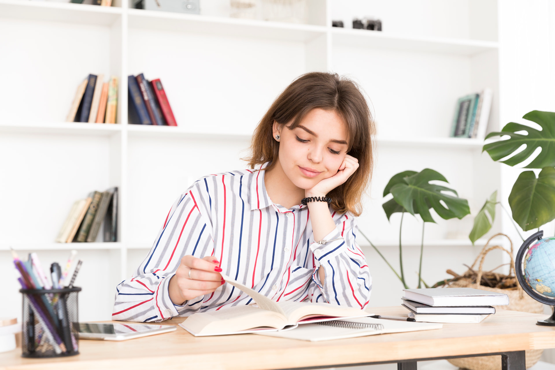 Academic Writing Task 2 - Agree & Disagree Essays: Arts vs Science